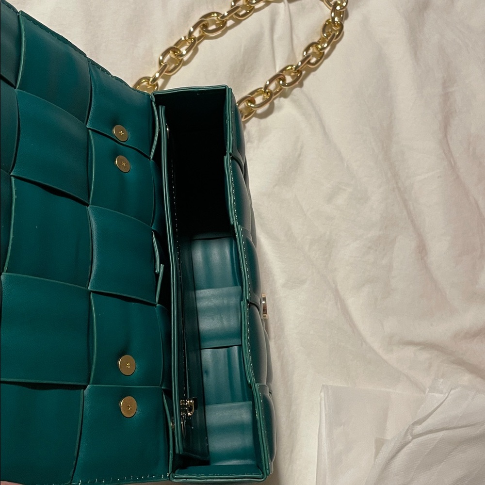 Desire Padded Woven Chain Handbag Green - Picture 10 of 11
